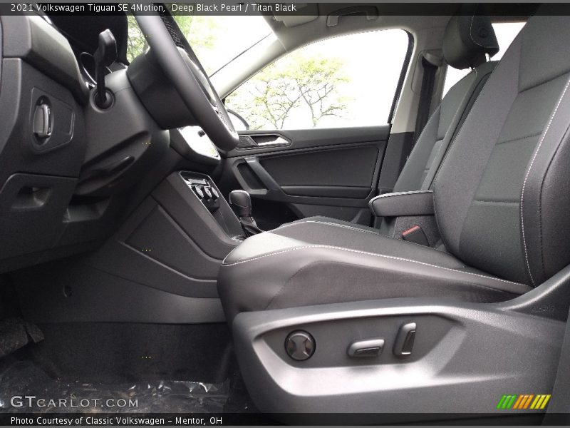 Deep Black Pearl / Titan Black 2021 Volkswagen Tiguan SE 4Motion