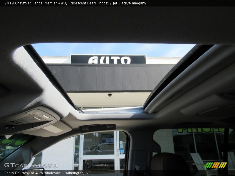 Iridescent Pearl Tricoat / Jet Black/Mahogany 2019 Chevrolet Tahoe Premier 4WD