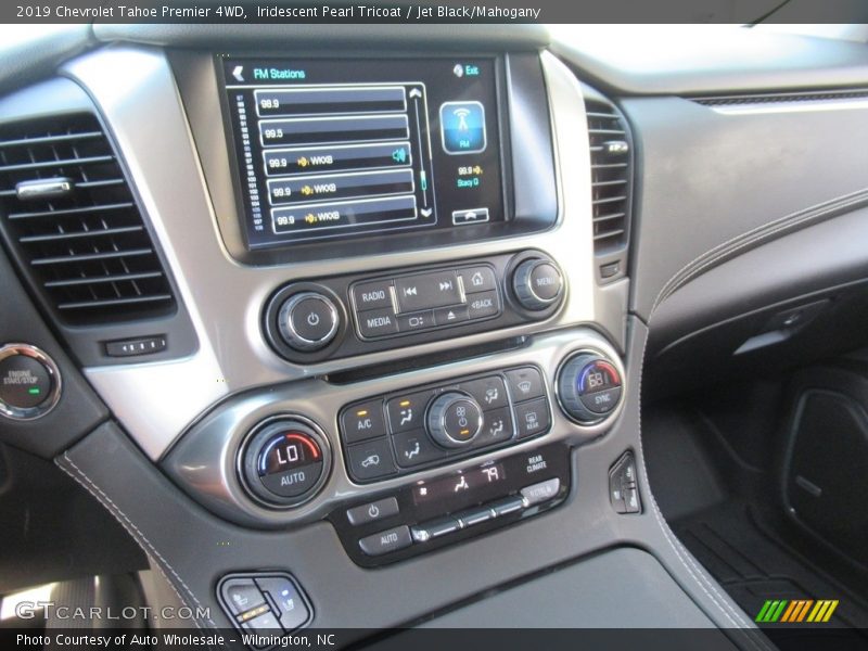 Iridescent Pearl Tricoat / Jet Black/Mahogany 2019 Chevrolet Tahoe Premier 4WD