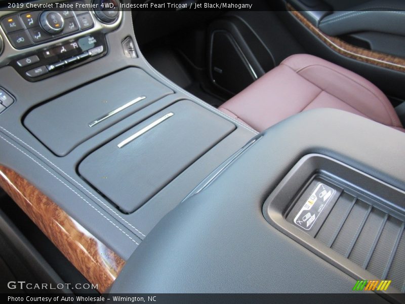 Iridescent Pearl Tricoat / Jet Black/Mahogany 2019 Chevrolet Tahoe Premier 4WD