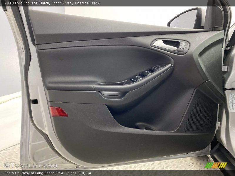 Ingot Silver / Charcoal Black 2018 Ford Focus SE Hatch
