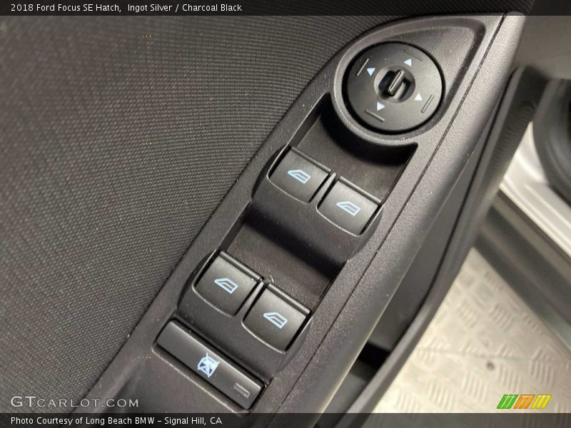 Ingot Silver / Charcoal Black 2018 Ford Focus SE Hatch