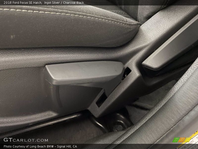 Ingot Silver / Charcoal Black 2018 Ford Focus SE Hatch