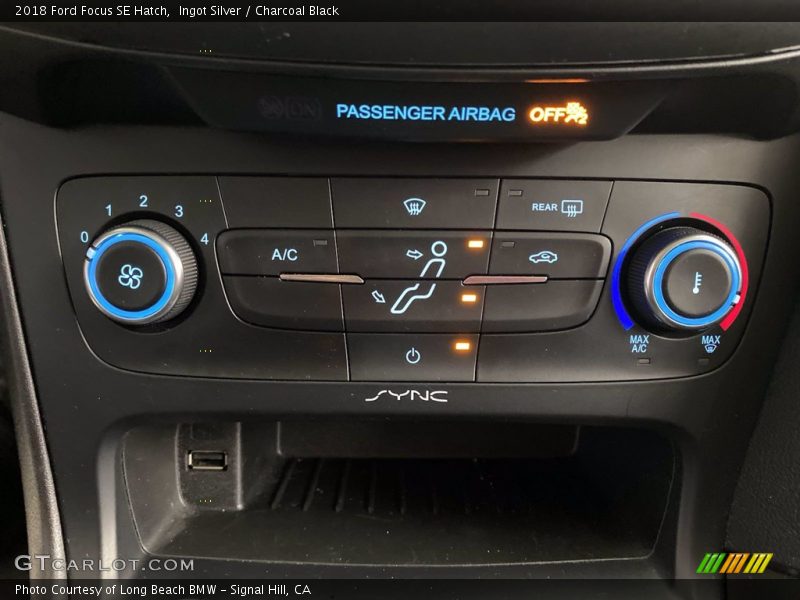 Ingot Silver / Charcoal Black 2018 Ford Focus SE Hatch