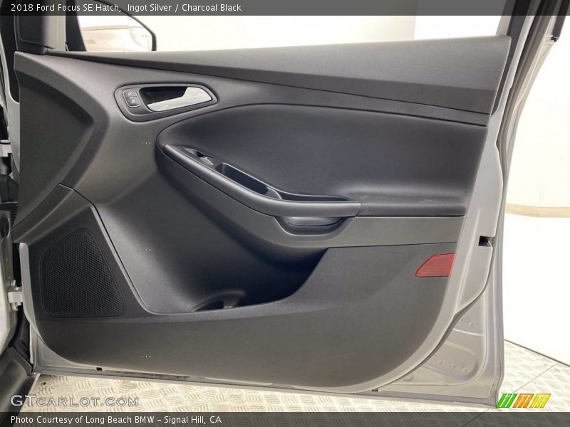 Ingot Silver / Charcoal Black 2018 Ford Focus SE Hatch
