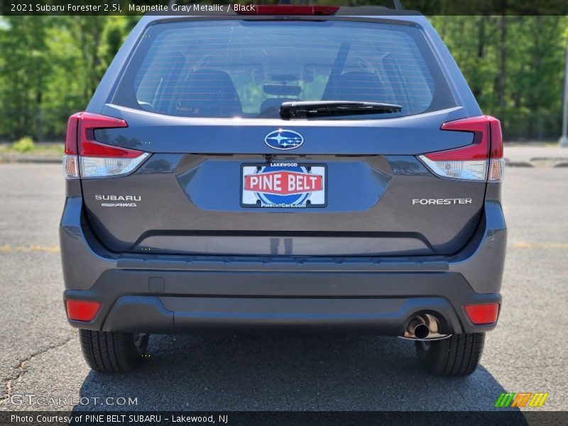 Magnetite Gray Metallic / Black 2021 Subaru Forester 2.5i