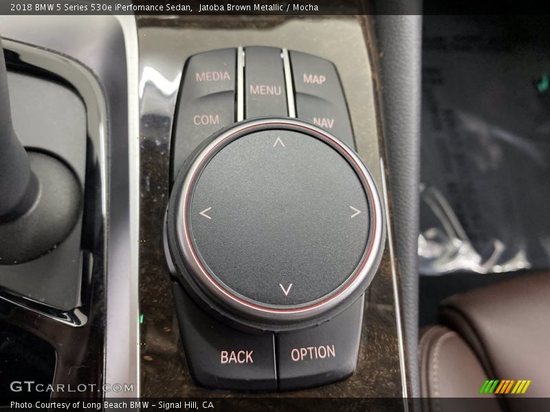 Controls of 2018 5 Series 530e iPerfomance Sedan