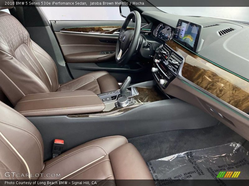 Front Seat of 2018 5 Series 530e iPerfomance Sedan