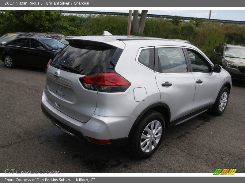 Brilliant Silver / Charcoal 2017 Nissan Rogue S