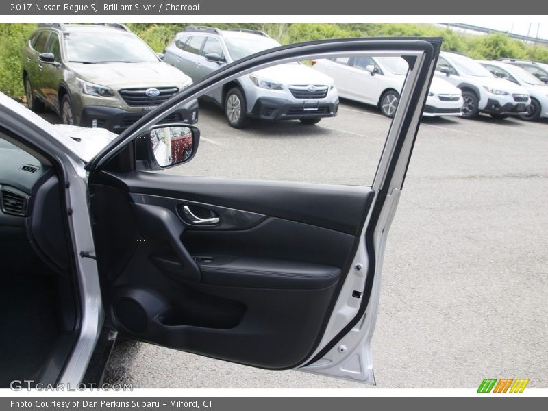 Brilliant Silver / Charcoal 2017 Nissan Rogue S