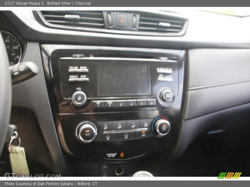 Brilliant Silver / Charcoal 2017 Nissan Rogue S