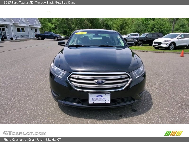 Tuxedo Black Metallic / Dune 2015 Ford Taurus SE