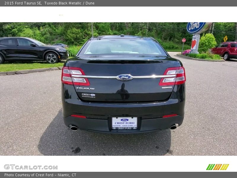 Tuxedo Black Metallic / Dune 2015 Ford Taurus SE