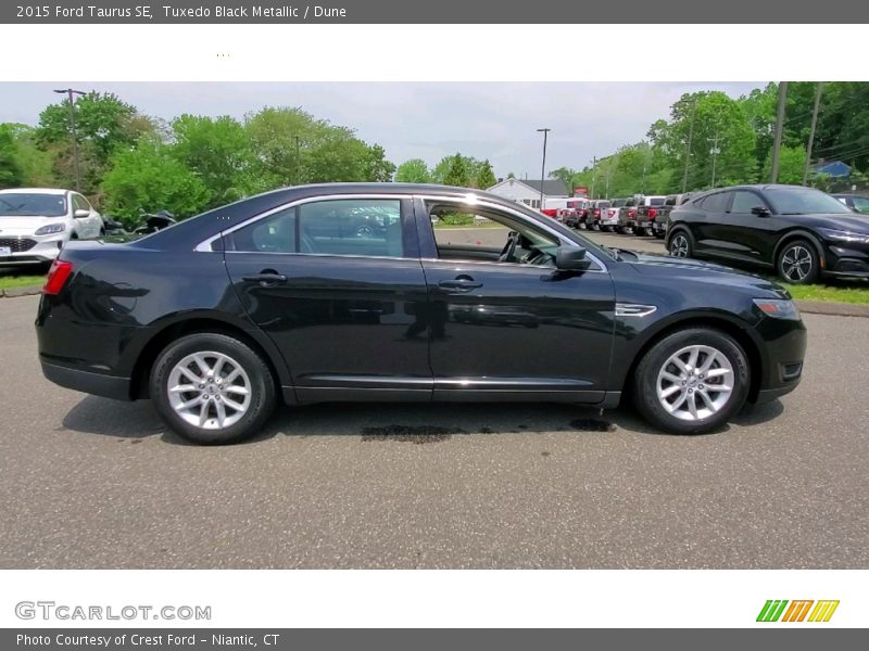 Tuxedo Black Metallic / Dune 2015 Ford Taurus SE