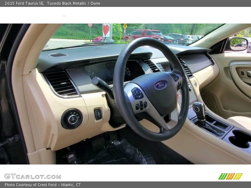 Tuxedo Black Metallic / Dune 2015 Ford Taurus SE