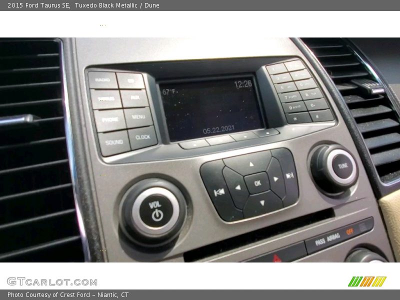 Tuxedo Black Metallic / Dune 2015 Ford Taurus SE
