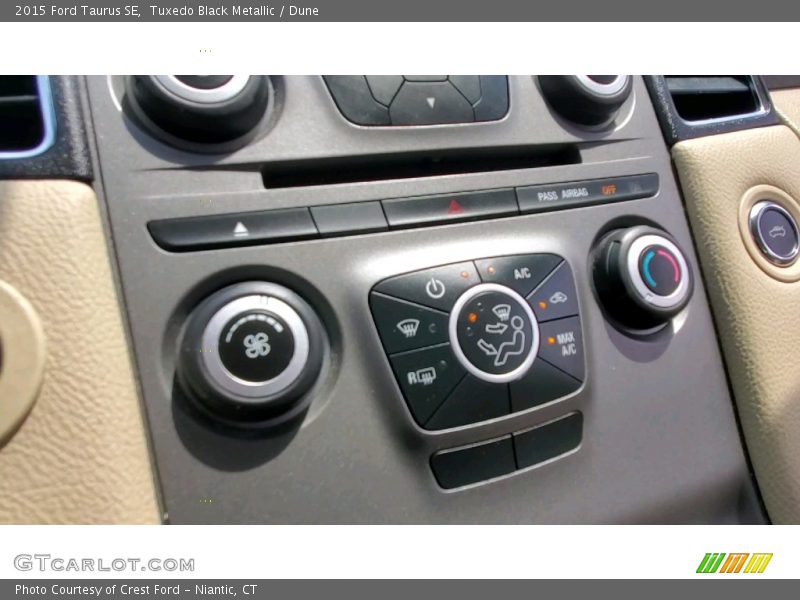 Tuxedo Black Metallic / Dune 2015 Ford Taurus SE