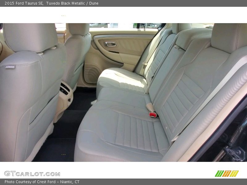 Tuxedo Black Metallic / Dune 2015 Ford Taurus SE