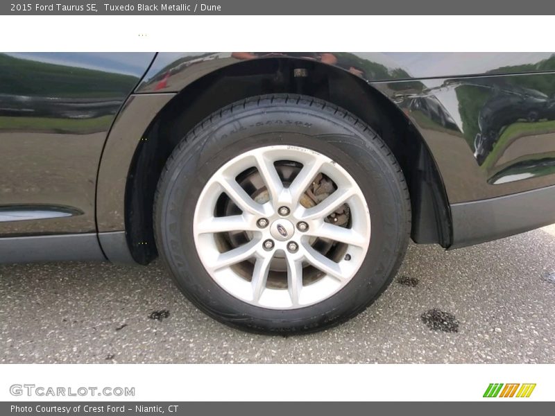 Tuxedo Black Metallic / Dune 2015 Ford Taurus SE