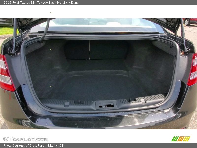 Tuxedo Black Metallic / Dune 2015 Ford Taurus SE