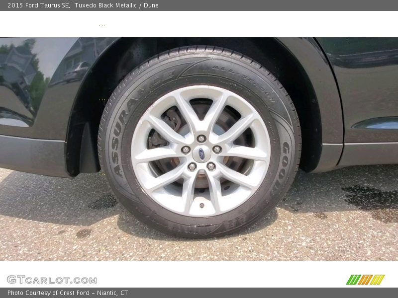 Tuxedo Black Metallic / Dune 2015 Ford Taurus SE