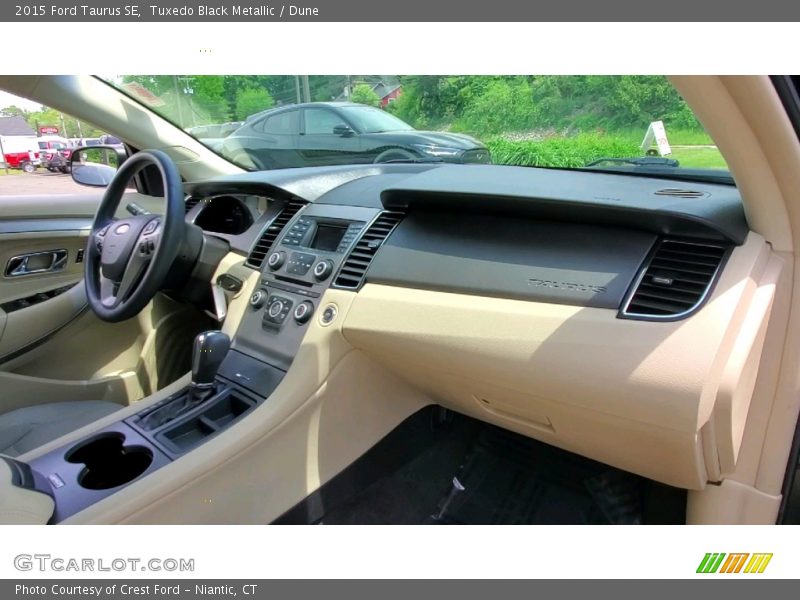 Tuxedo Black Metallic / Dune 2015 Ford Taurus SE