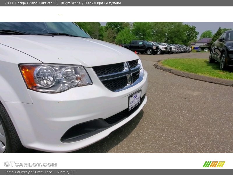 Bright White / Black/Light Graystone 2014 Dodge Grand Caravan SE