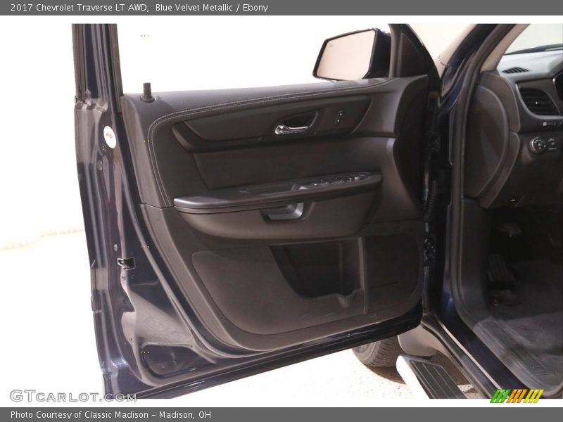 Blue Velvet Metallic / Ebony 2017 Chevrolet Traverse LT AWD