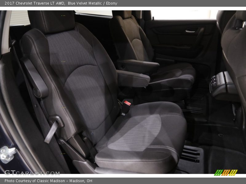 Blue Velvet Metallic / Ebony 2017 Chevrolet Traverse LT AWD