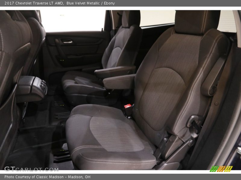 Blue Velvet Metallic / Ebony 2017 Chevrolet Traverse LT AWD