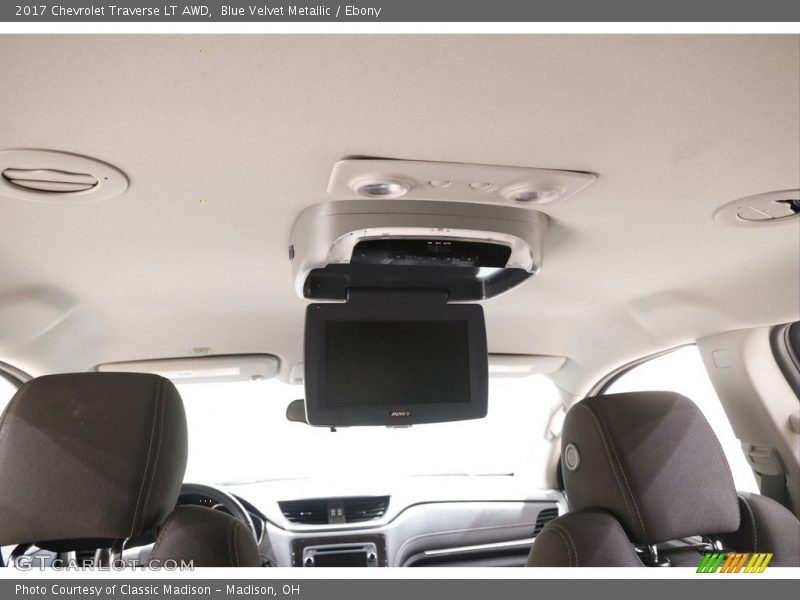 Blue Velvet Metallic / Ebony 2017 Chevrolet Traverse LT AWD