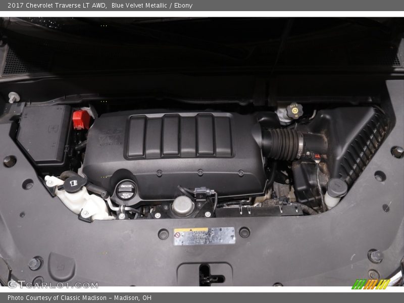 Blue Velvet Metallic / Ebony 2017 Chevrolet Traverse LT AWD