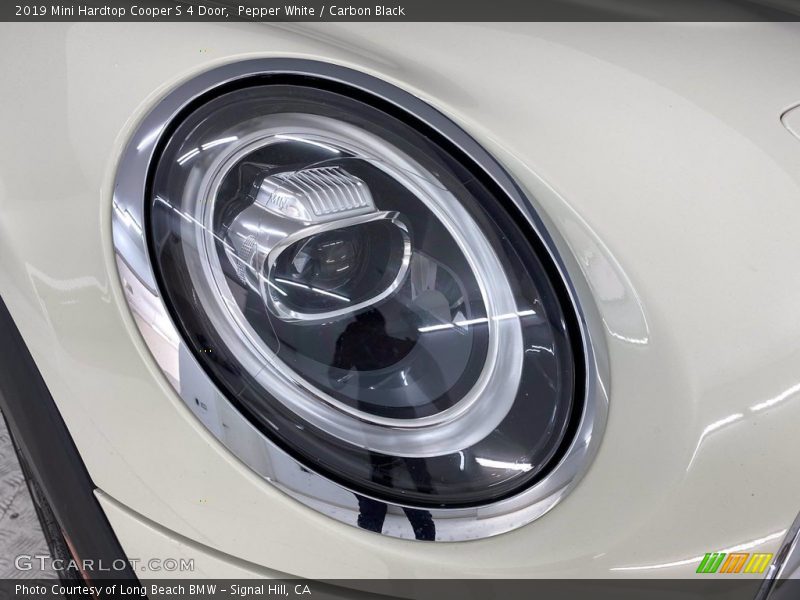 Pepper White / Carbon Black 2019 Mini Hardtop Cooper S 4 Door