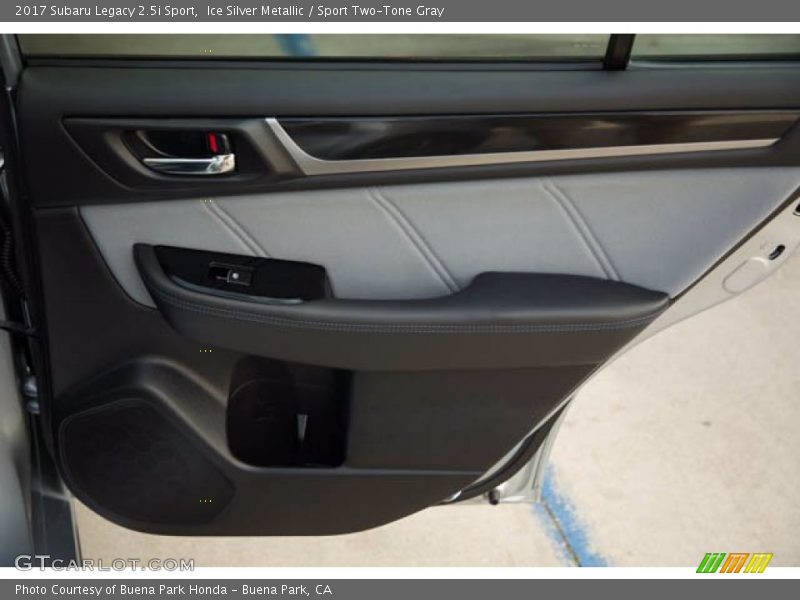 Ice Silver Metallic / Sport Two-Tone Gray 2017 Subaru Legacy 2.5i Sport