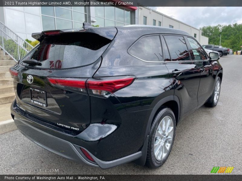 Midnight Black Metallic / Graphite 2021 Toyota Highlander Limited AWD