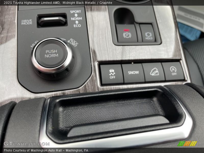 Midnight Black Metallic / Graphite 2021 Toyota Highlander Limited AWD
