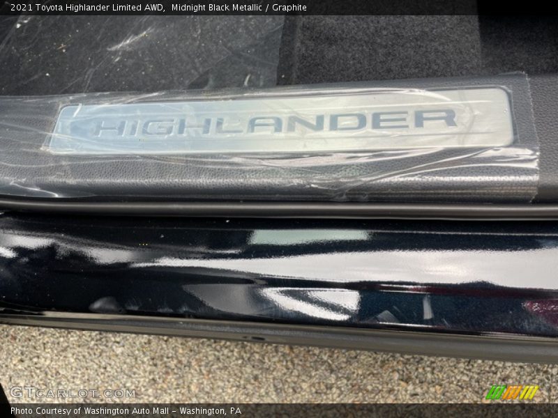 Midnight Black Metallic / Graphite 2021 Toyota Highlander Limited AWD