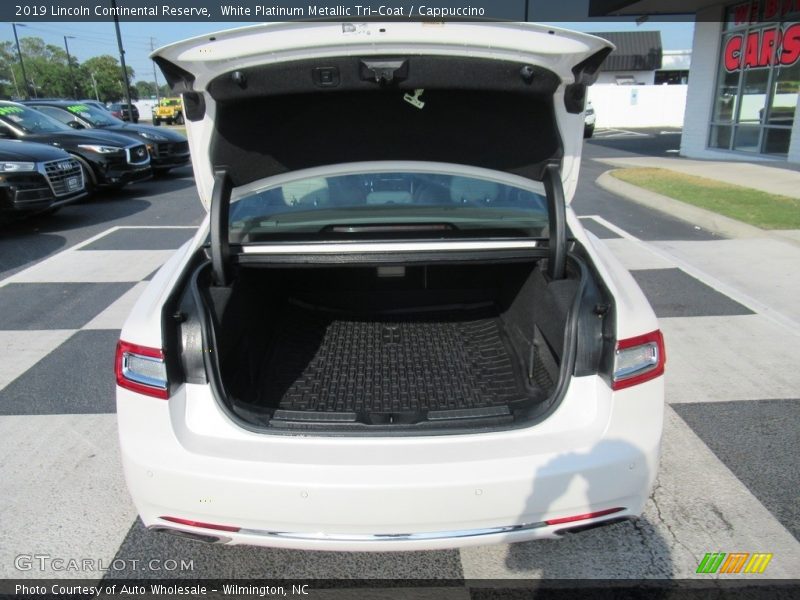 White Platinum Metallic Tri-Coat / Cappuccino 2019 Lincoln Continental Reserve