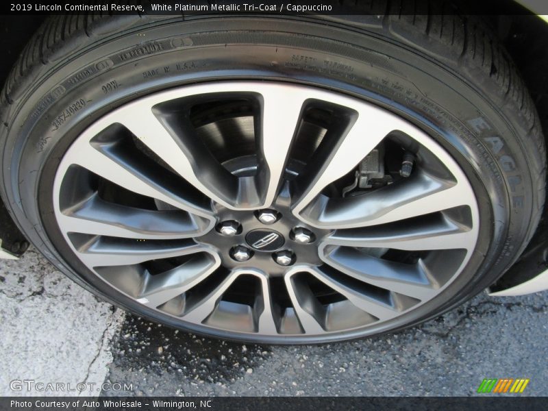 White Platinum Metallic Tri-Coat / Cappuccino 2019 Lincoln Continental Reserve