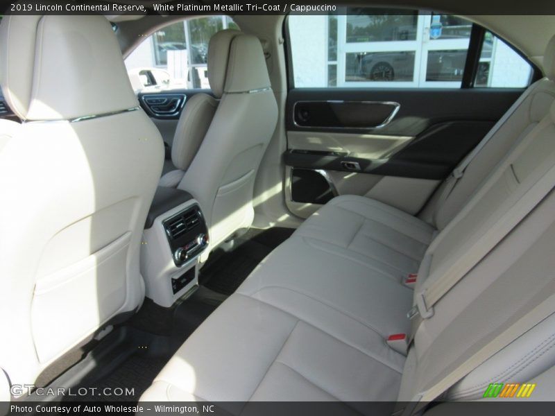 White Platinum Metallic Tri-Coat / Cappuccino 2019 Lincoln Continental Reserve