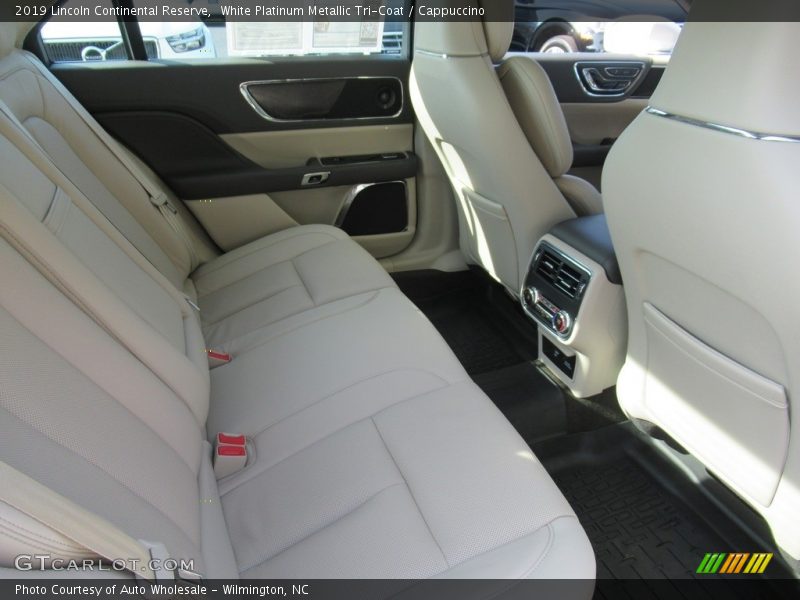 White Platinum Metallic Tri-Coat / Cappuccino 2019 Lincoln Continental Reserve