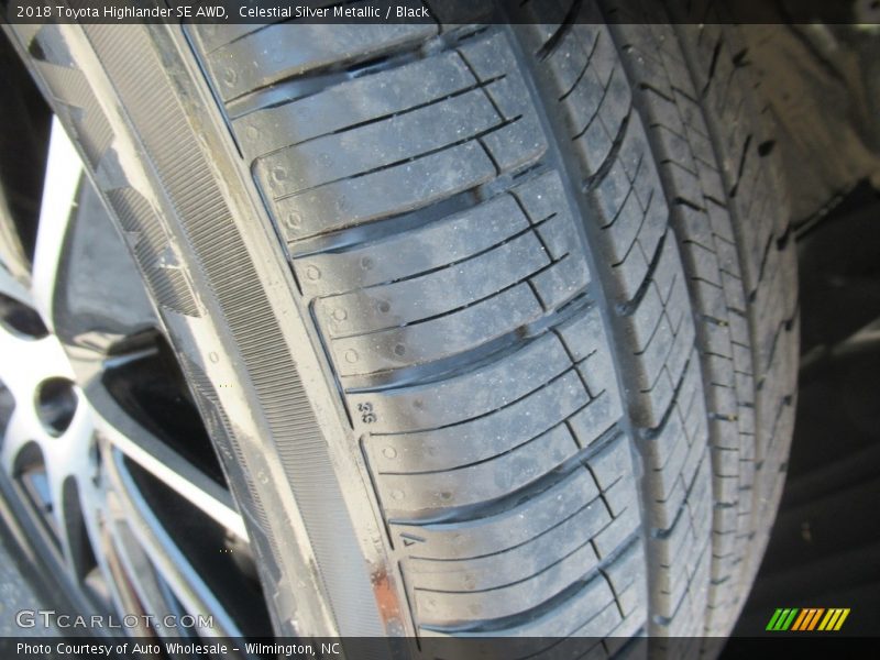 Celestial Silver Metallic / Black 2018 Toyota Highlander SE AWD