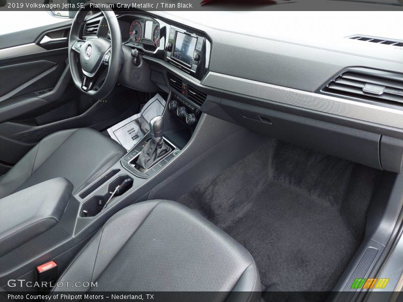 Platinum Gray Metallic / Titan Black 2019 Volkswagen Jetta SE