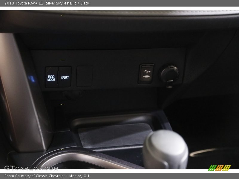 Silver Sky Metallic / Black 2018 Toyota RAV4 LE