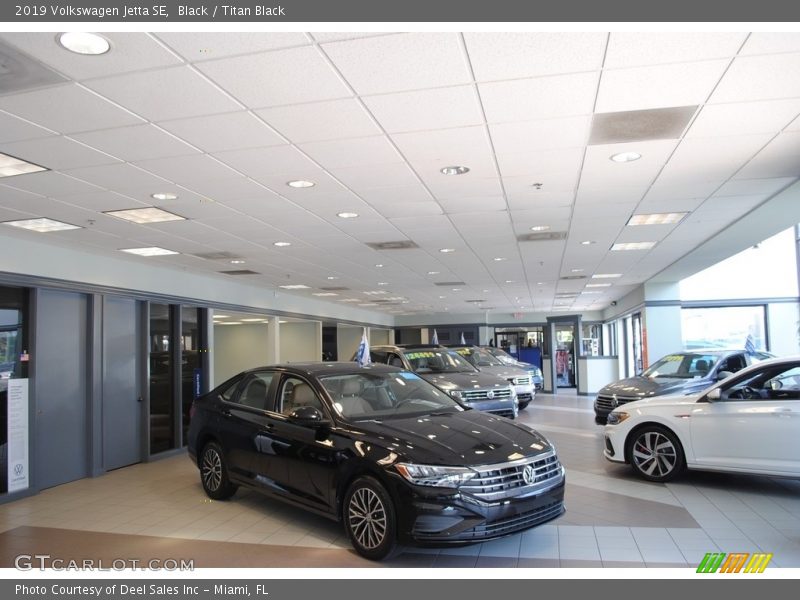 Black / Titan Black 2019 Volkswagen Jetta SE