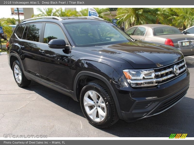 Front 3/4 View of 2018 Atlas S