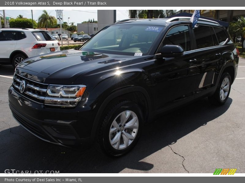 Deep Black Pearl / Titan Black 2018 Volkswagen Atlas S