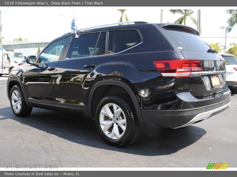 Deep Black Pearl / Titan Black 2018 Volkswagen Atlas S