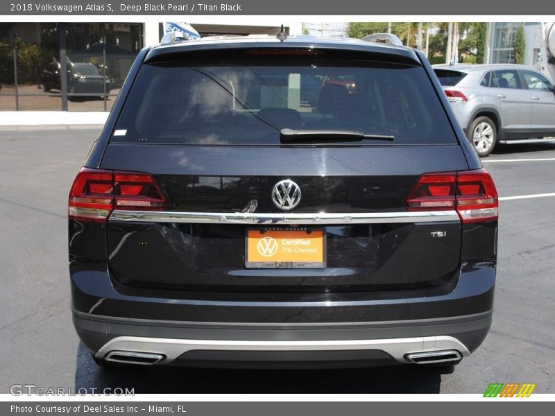 Deep Black Pearl / Titan Black 2018 Volkswagen Atlas S