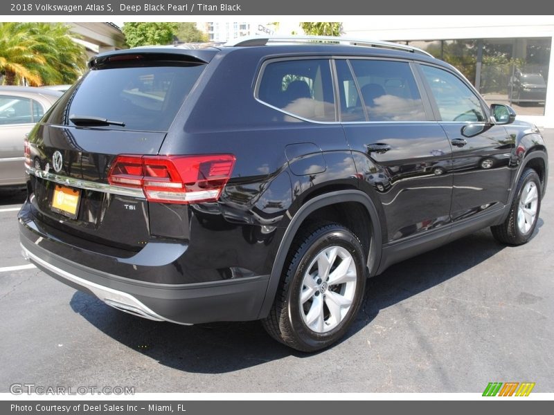Deep Black Pearl / Titan Black 2018 Volkswagen Atlas S
